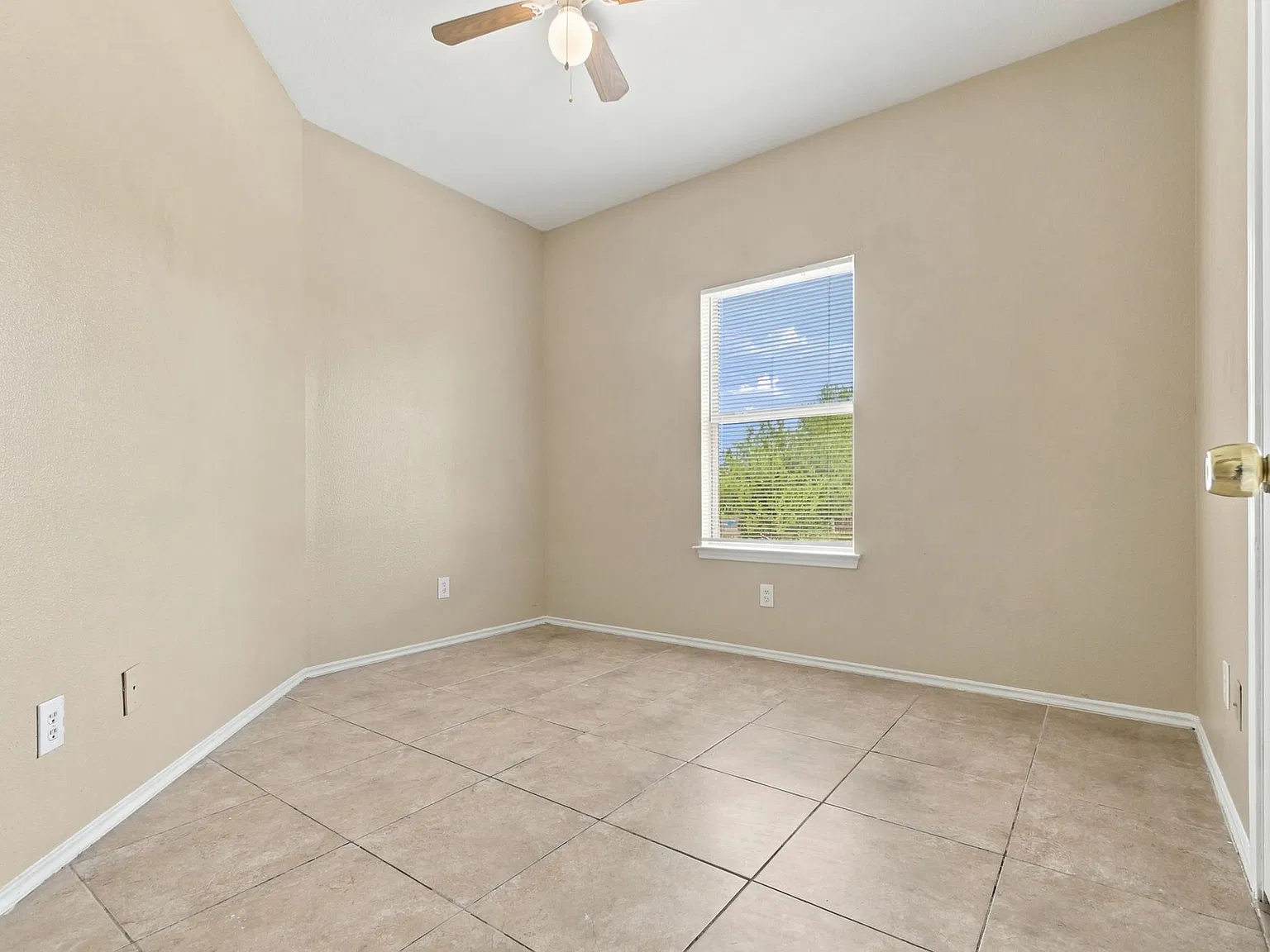 3 bed, 1216 sqft, $1,450 — Photo 3