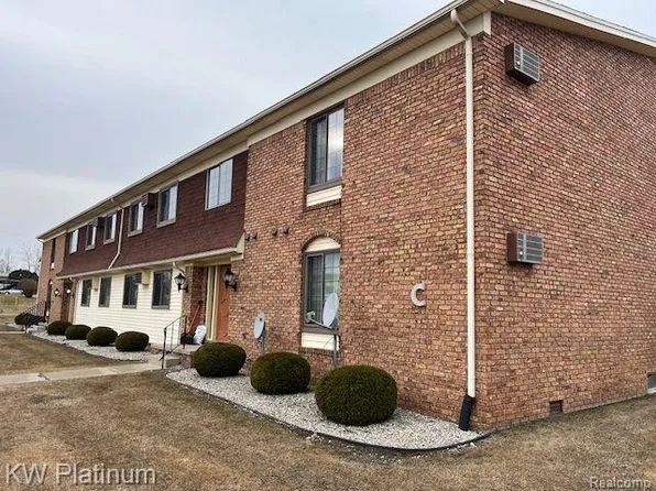 1900 River Rd APT C6, Marysville, MI 48040