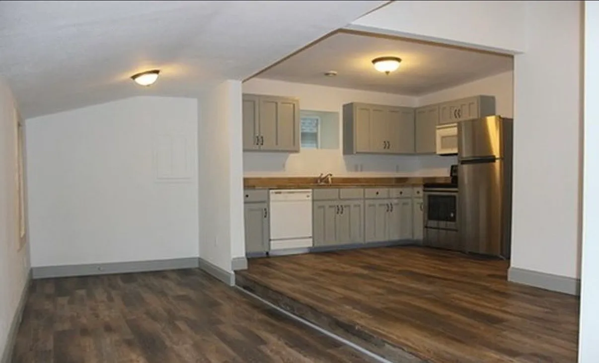 3 bed, 1200 sqft, $1,950 — Photo 1