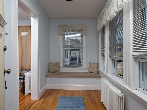4th image of 42 Grossman St