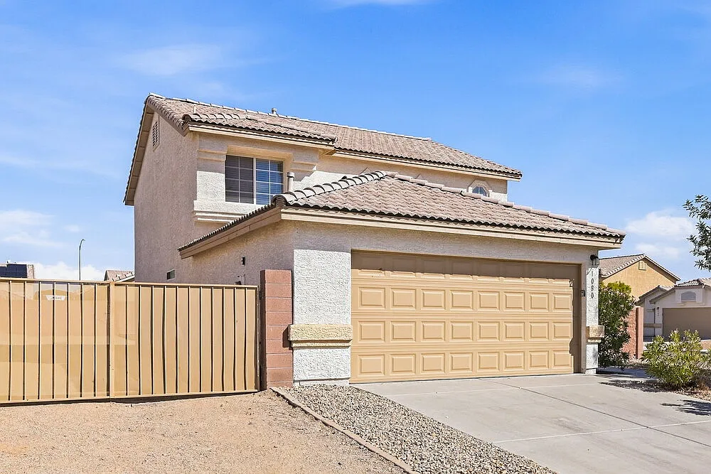 3 bed, 2.5 bath, 1567 sqft, $2,220 — Photo 2