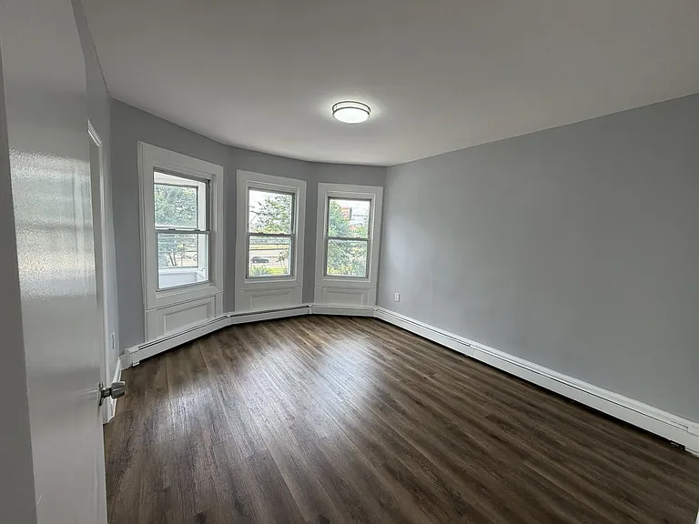 105 23rd Ave — Photo 3