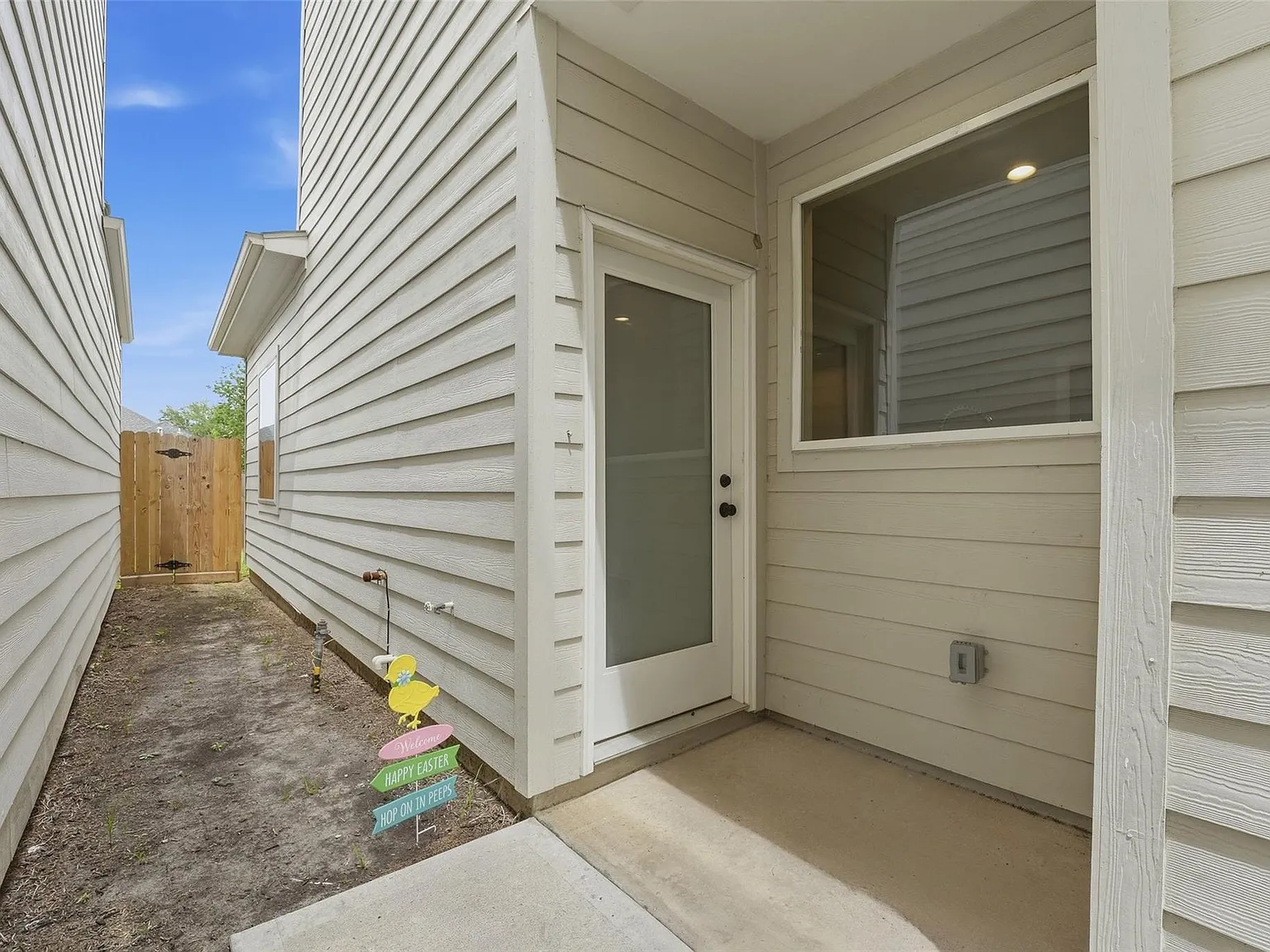 3 bed, 2.5 bath, 1717 sqft, $2,250 — Photo 3