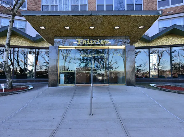 61-20 Grand Central Pkw image 1 of 24