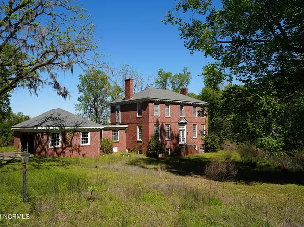 604 Queen Court, Elizabethtown, NC 28337