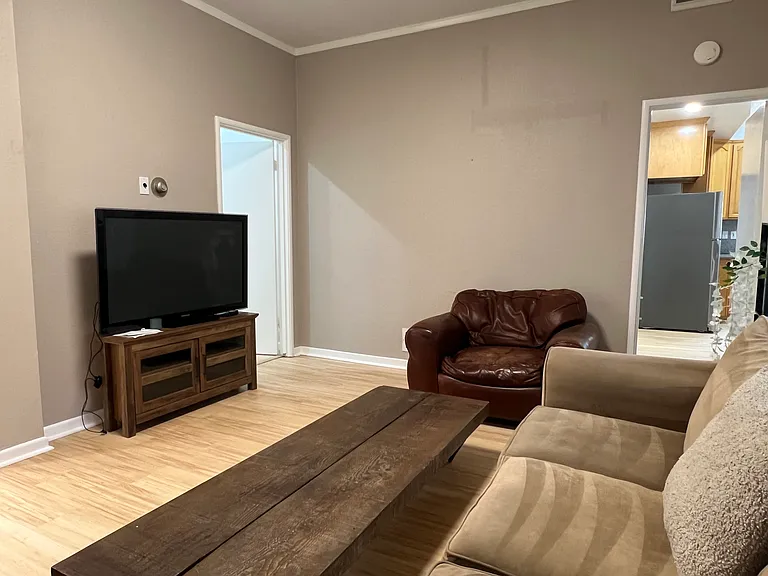 2832 Summit St #2 — Photo 5