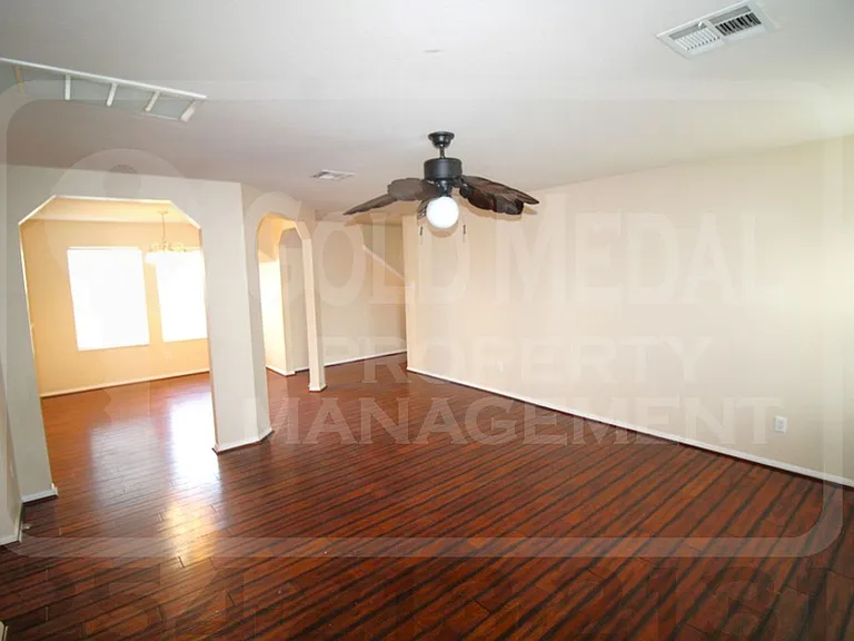 505 Perseus Dr — Photo 6