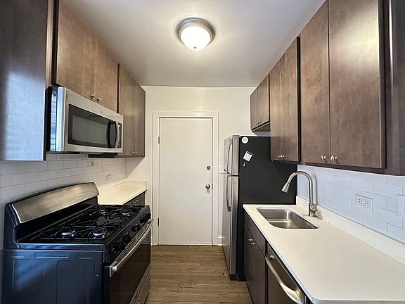 2nd image of 2641 N Spaulding Ave #E3
