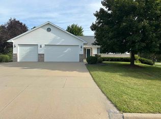 231 Stoneridge Ln, Seymour, WI 54165