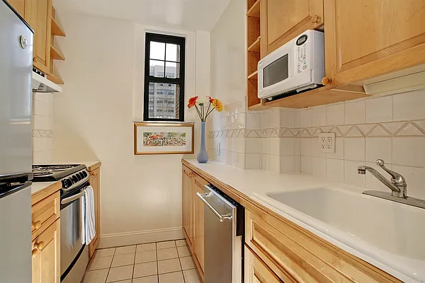 Sold by Corcoran | media 27