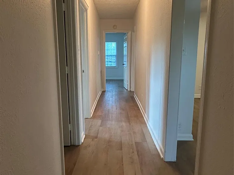 219 Glencroft Ct — Photo 15