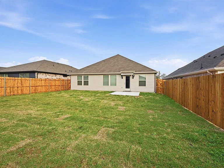 2222 Rannoch St — Photo 29