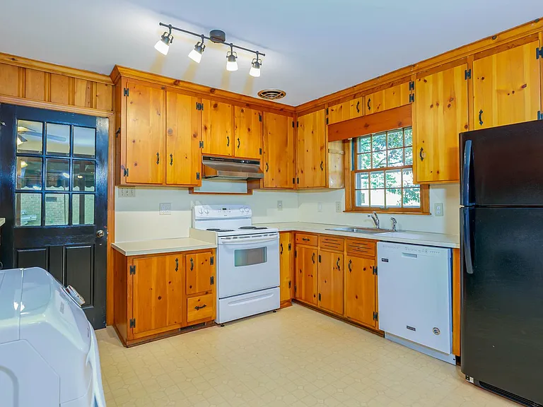 608 Candlewood Dr — Photo 10