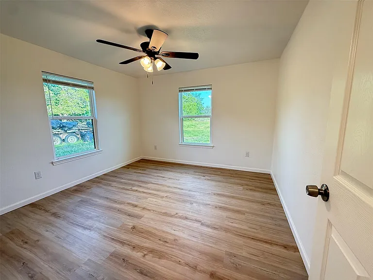800 Old Thorndale Rd — Photo 16