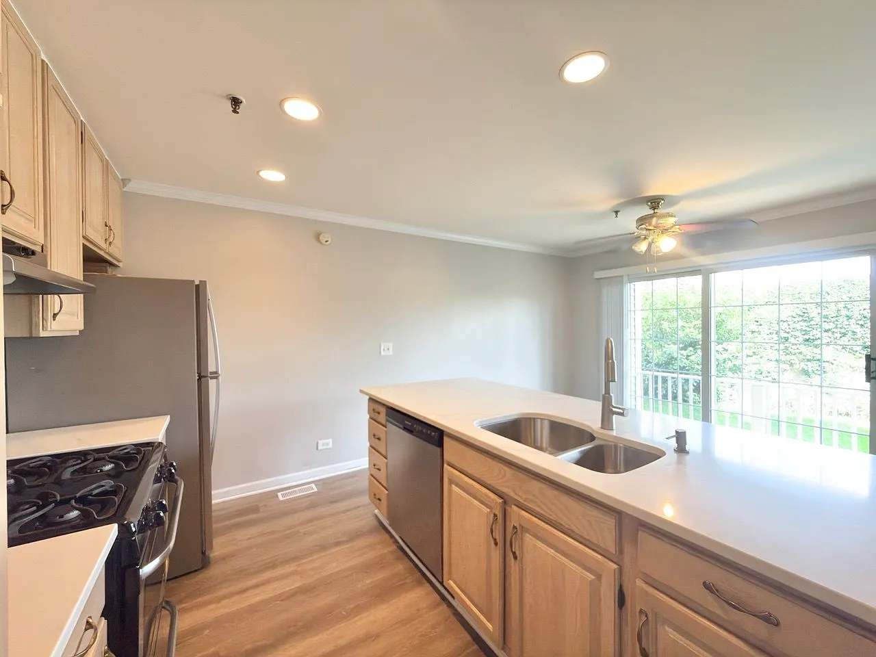 2 bed, 1188 sqft, $2,250 — Photo 4