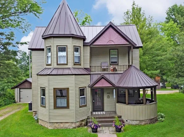 555 Pine Ave, Hillsboro, WI 54634
