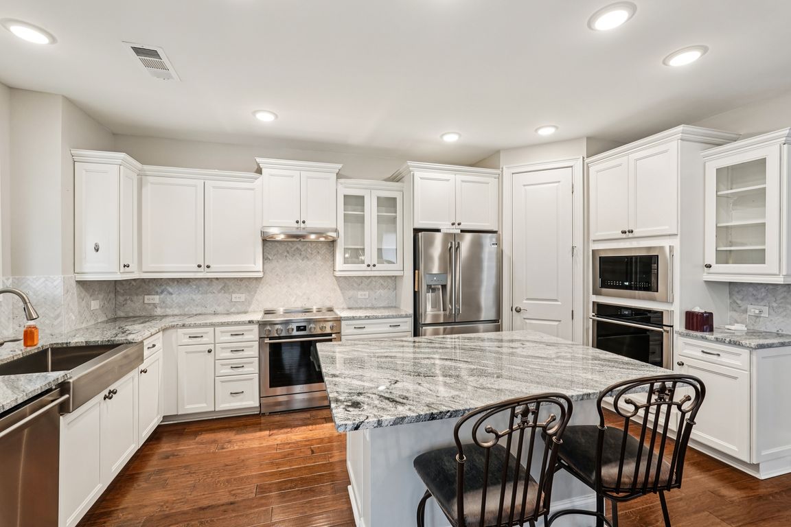 next background image