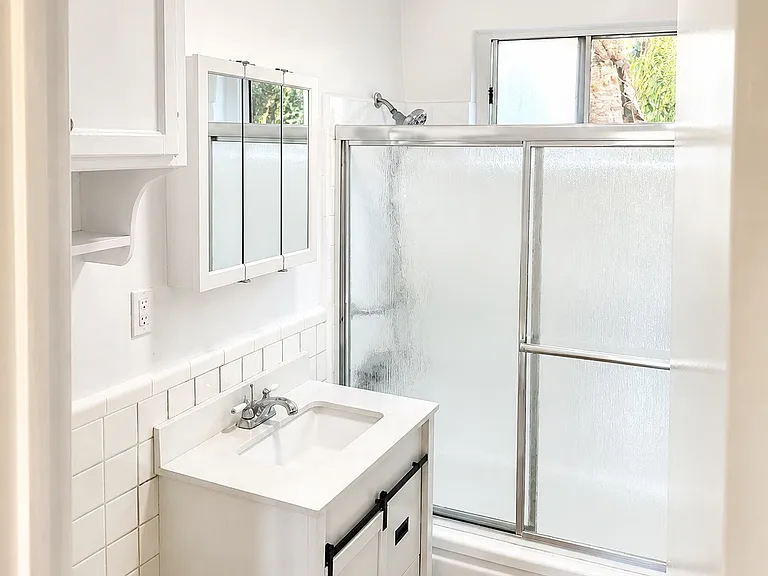 1427 N Gardner St #19 — Photo 8