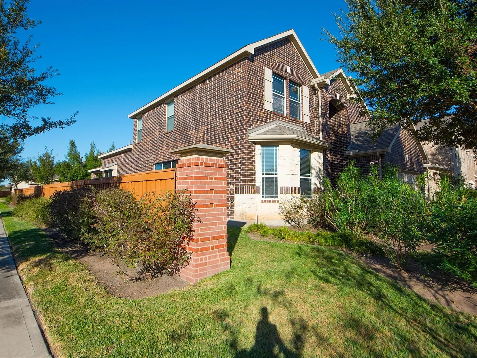4 bed, 2.5 bath, 2799 sqft, $2,795 — Photo 3