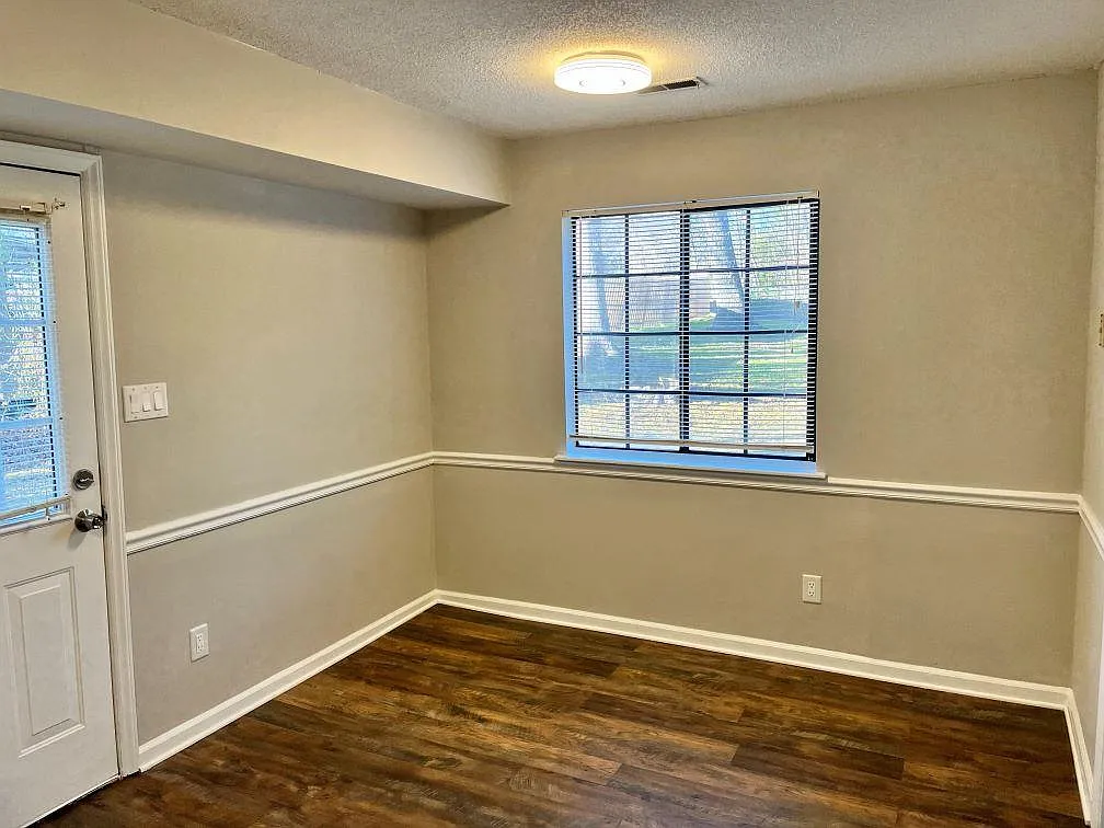2 bed, 1.5 bath, 10 sqft, $1,295 — Photo 4