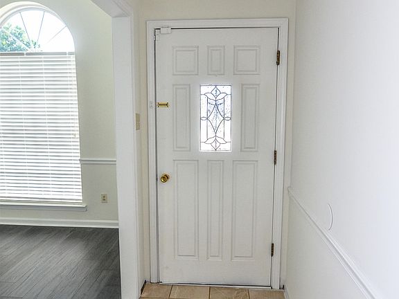 3rd image of 4925 Barkshire Dr