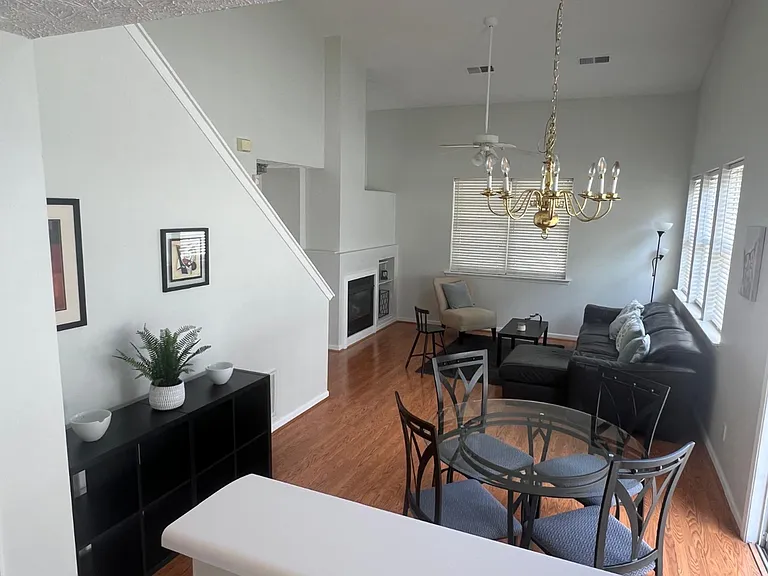 107 W Oaks Ct — Photo 9