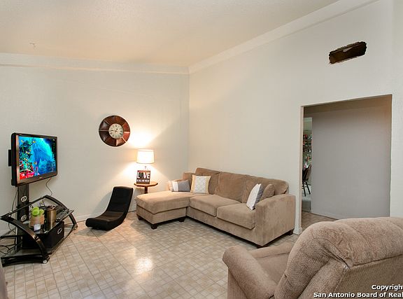 3rd image of 9303 Cerro Verde Dr