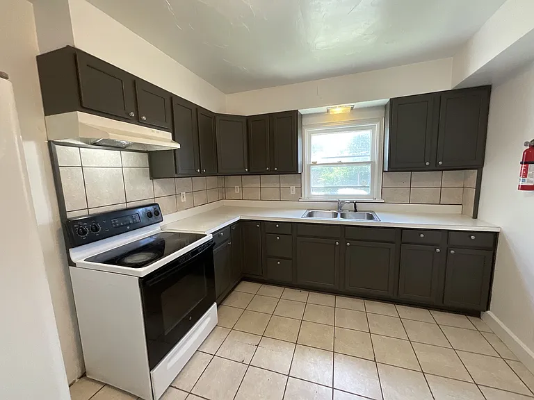 286 W Jackson St — Photo 4