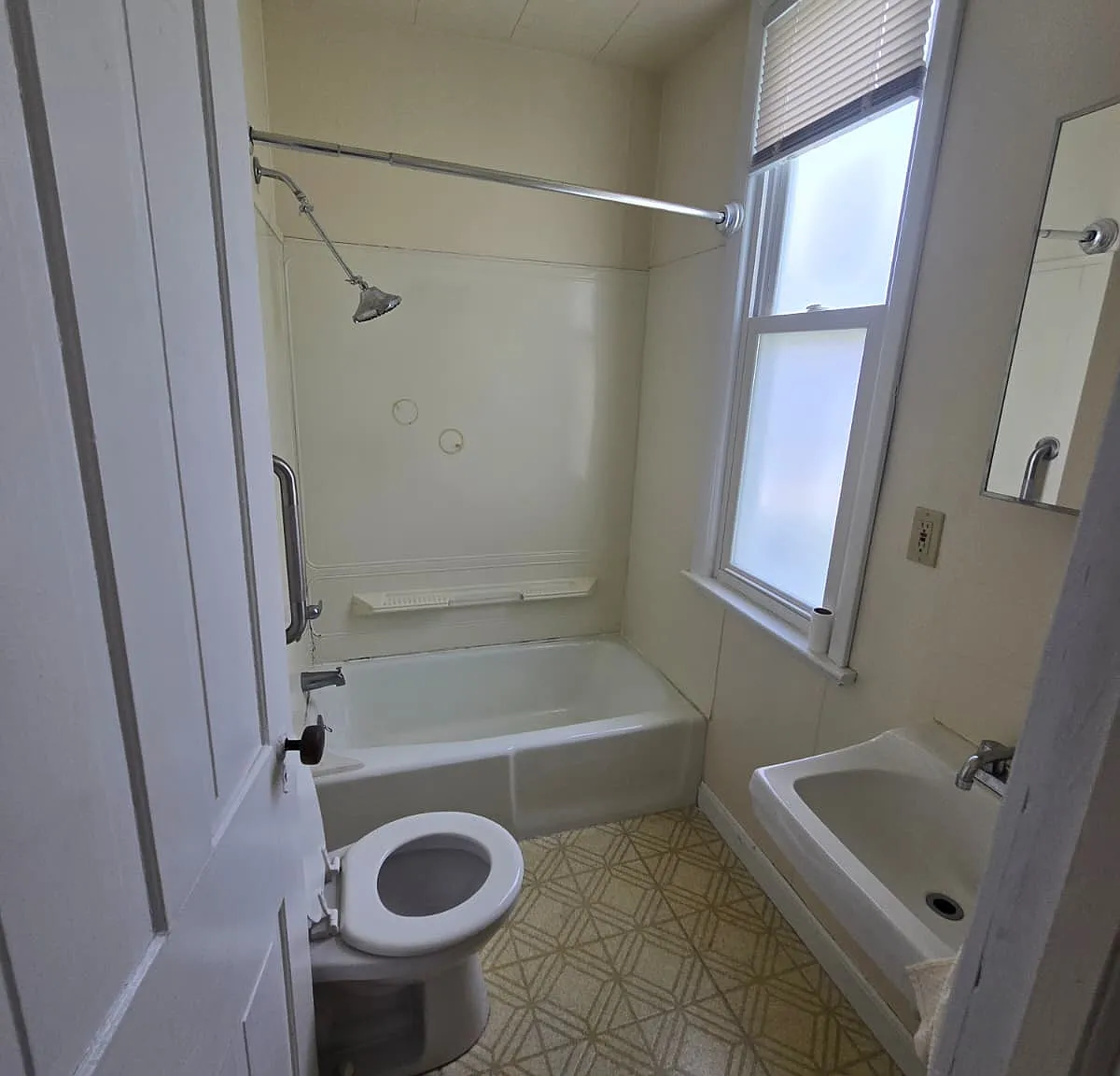 1 bed, 1350 sqft, $1,250 — Photo 1