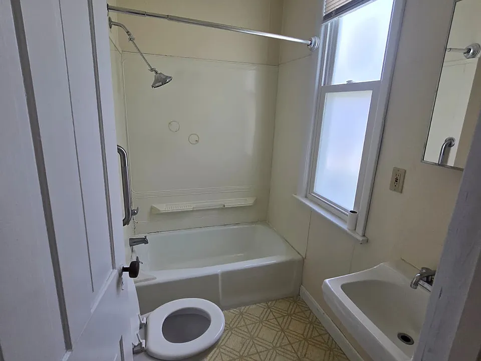 437 George St #1
