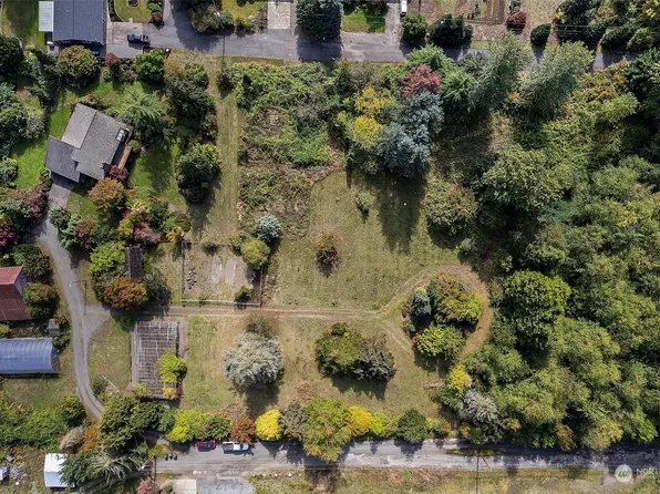 11411 Woodland Ave E, Puyallup, WA 98373