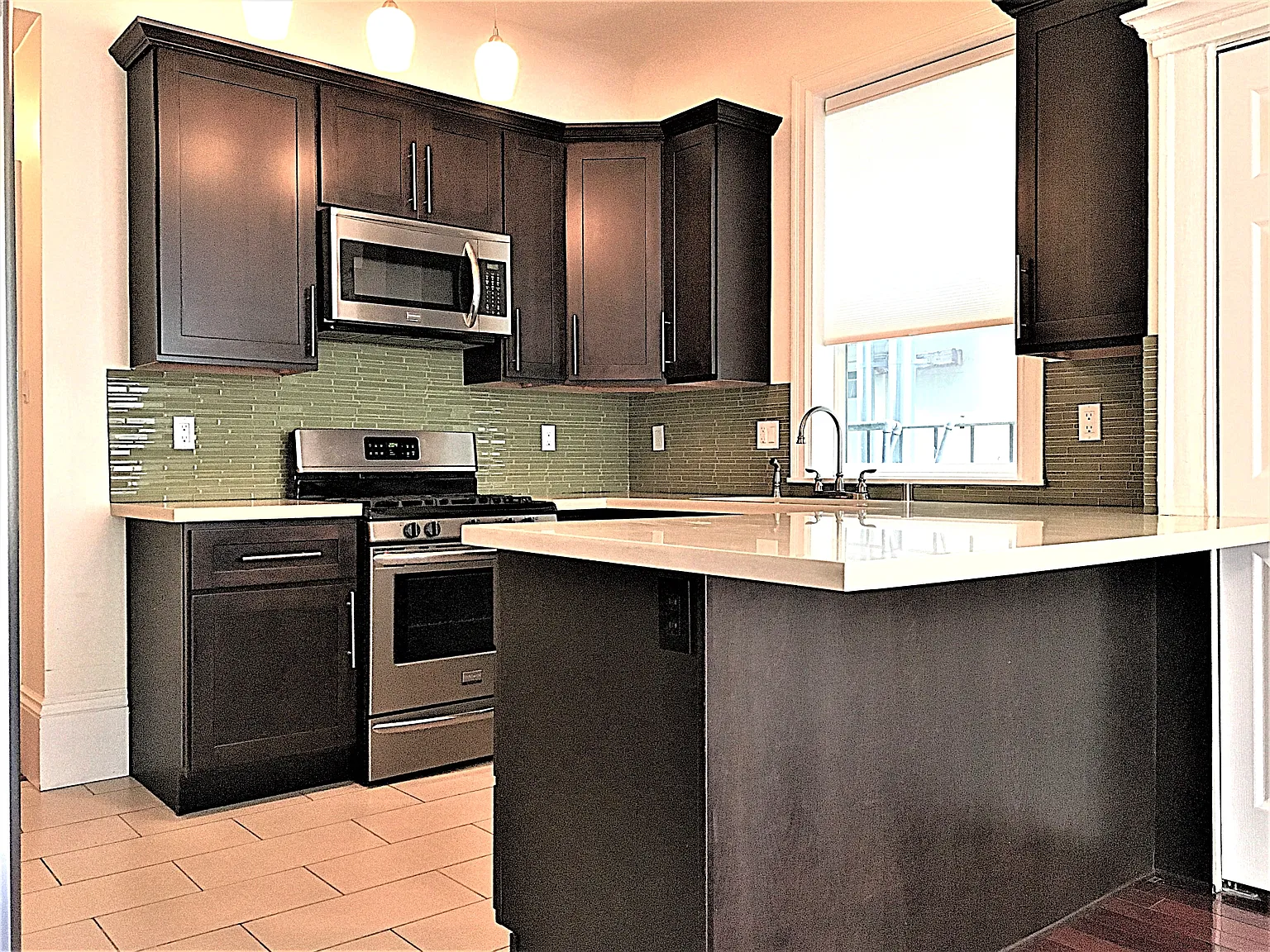 2 bed, 850 sqft, $6,299 — Photo 2
