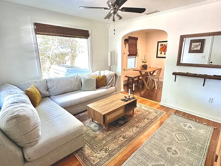 2614 Myra St — Photo 4
