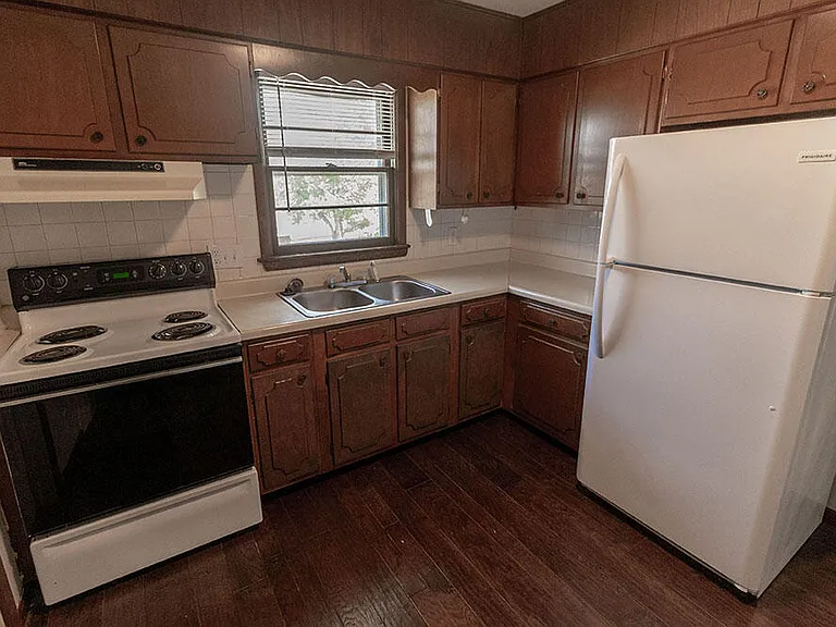 1804 Sylvan Ln #D — Photo 6