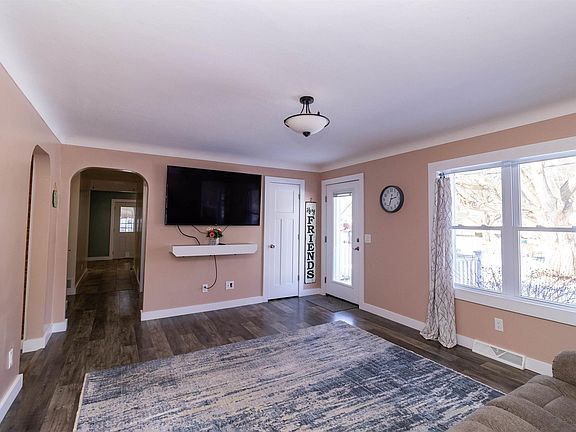 5th image of 2697 Spielman Rd