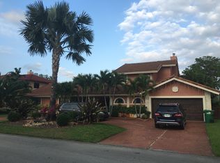 19901 E Oakmont Dr, Hialeah, FL 33015