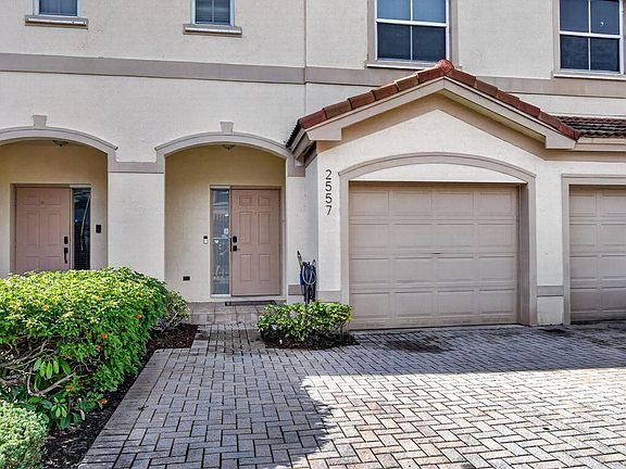 3rd image of 2557 Riverside Dr