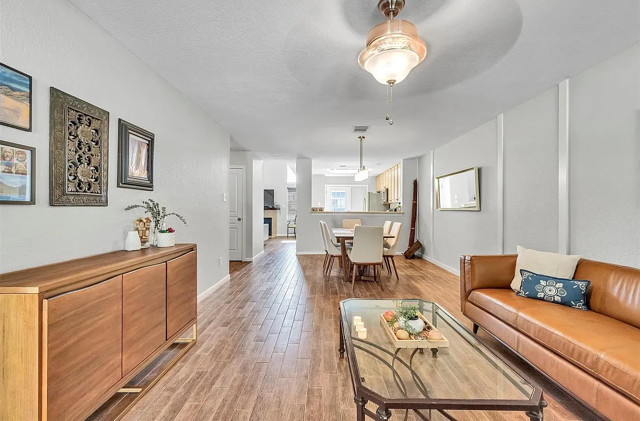 2 bed, 2.5 bath, 1593 sqft, $2,200 — Photo 4