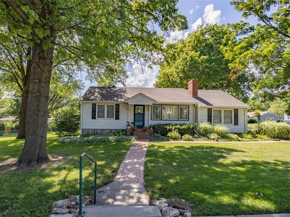 6020 Robinson St, Overland Park, KS 66202