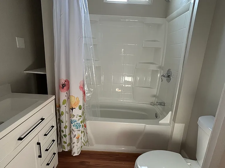 17416 Woodford Ave — Photo 23