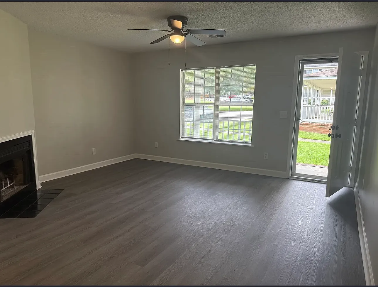 2 bed, 2.5 bath, 1000 sqft, $1,550 — Photo 3
