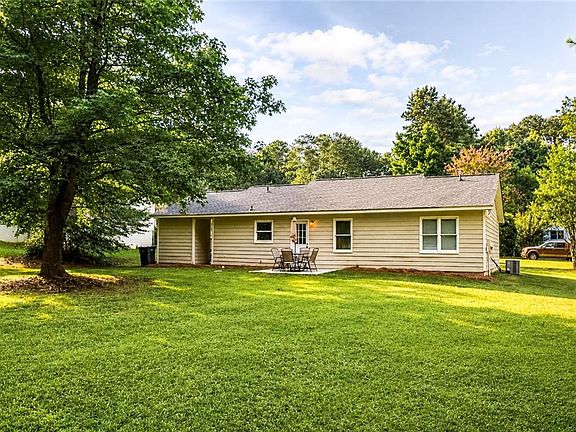 3rd image of 90 Cedar Creek Dr