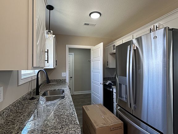 4th image of 106 Sidney Ct