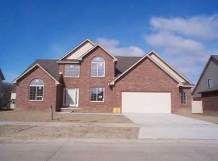 31812 Tovenia Dr, Brownstown, MI 48173