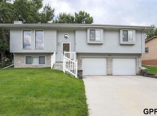 8225 Walnut Ln, Ralston, NE 68127