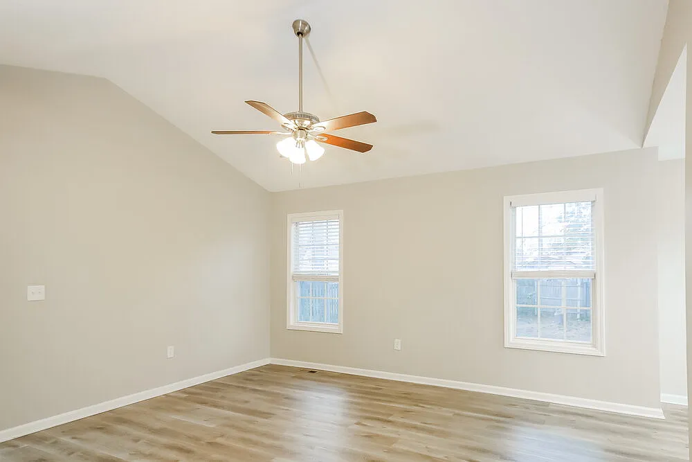 3 bed, 2.0 bath, 1246 sqft, $2,120 — Photo 3