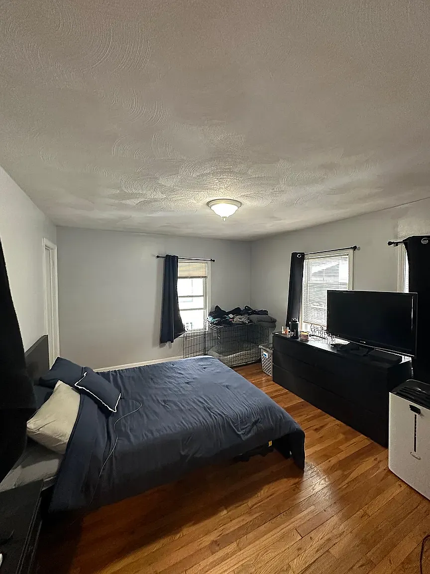 3 bed, 9999 sqft, $2,950 — Photo 3
