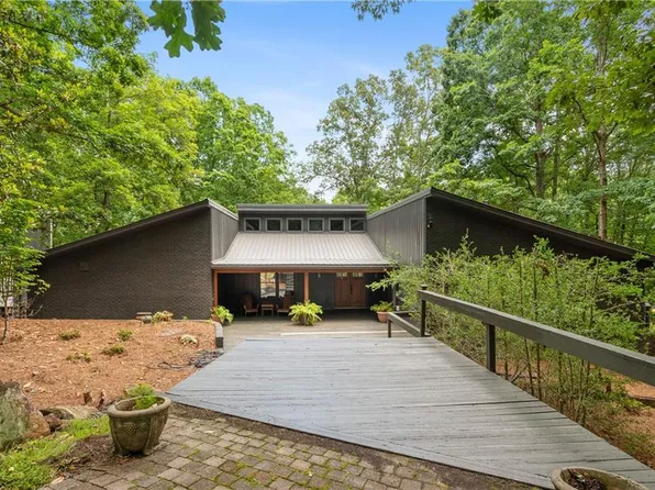 10775 Shallowford Rd, Roswell, GA 30075
