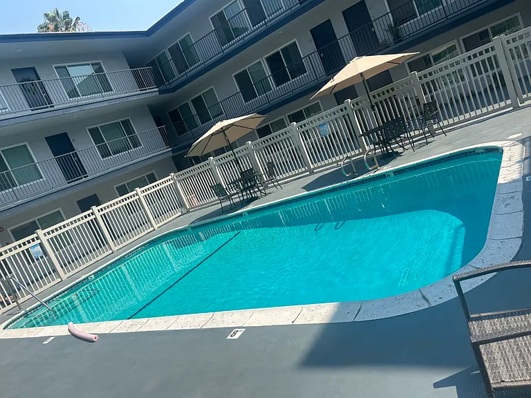 Park Apartments — Photo 7