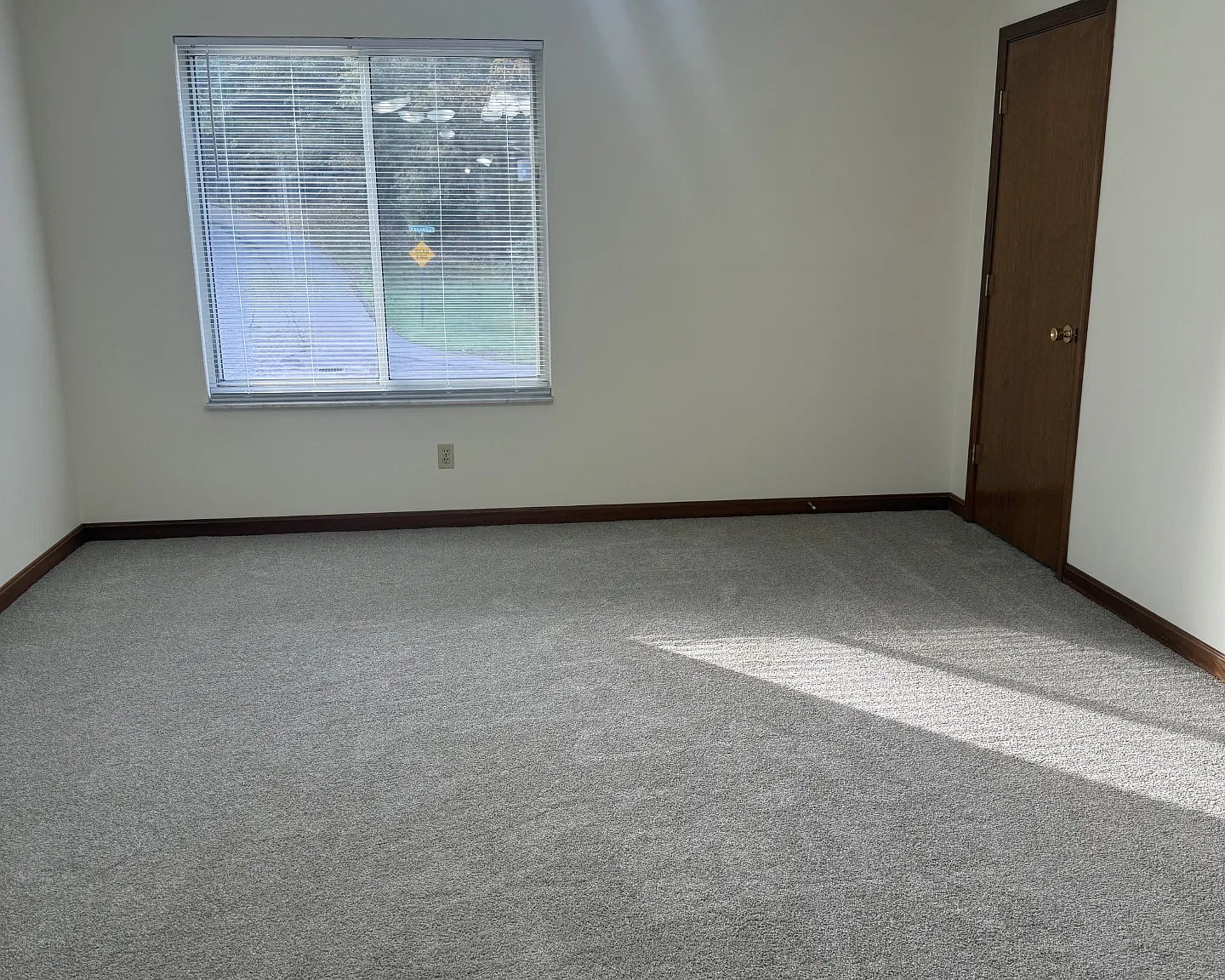 1 bed, 850 sqft, $700 — Photo 2